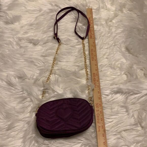 Mini Crossbody purple bag with removable gold chains. - Picture 3 of 5